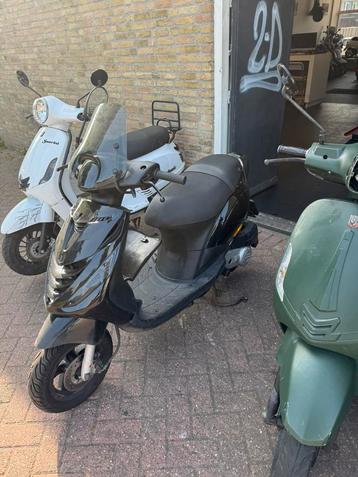 Piaggio zip 2019 schade LED euro 4 45 km beschikbaar voor biedingen