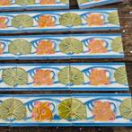 44 antieke randtegels 15x7,5 cm decor in relief