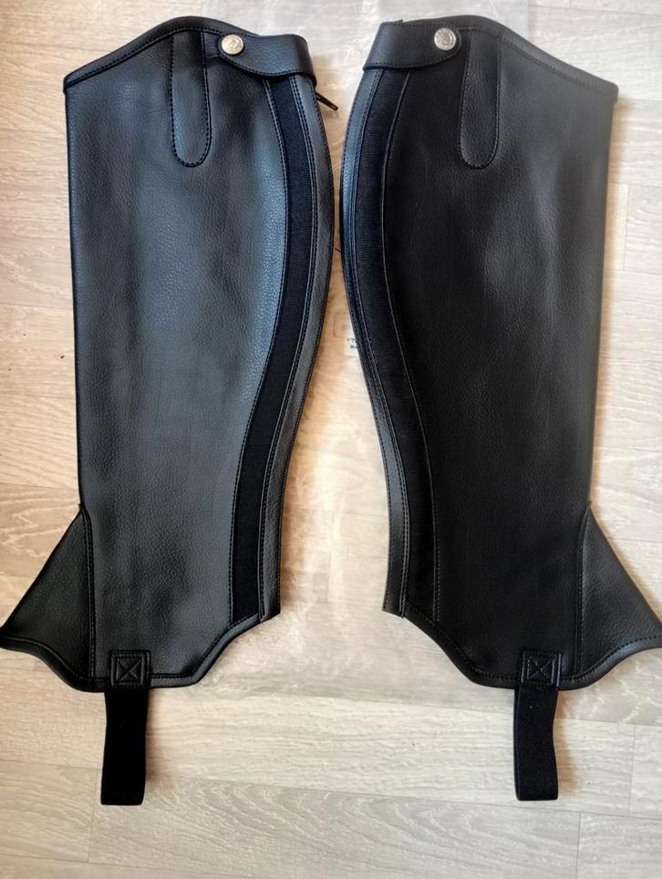 Nieuwe zwarte chaps Unity mt L, Dieren en Toebehoren, Paardrijkleding, Nieuw, Schoeisel, Ophalen of Verzenden