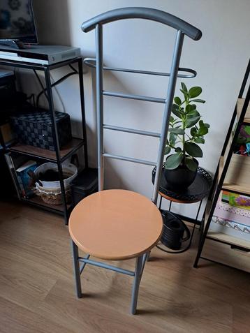 Dressboy beschikbaar voor biedingen
