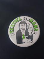 Button Textiel bij Hans, Verzamelen, Speldjes, Pins en Buttons, Ophalen of Verzenden, Zo goed als nieuw, Merk, Button