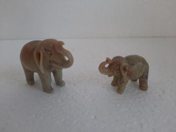 STENEN OLIFANTJES – 2 STUKS beschikbaar voor biedingen