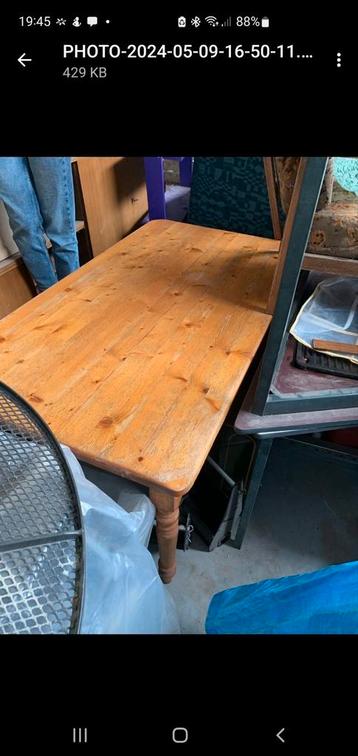Grenen houten tafel 4-6 personen  beschikbaar voor biedingen