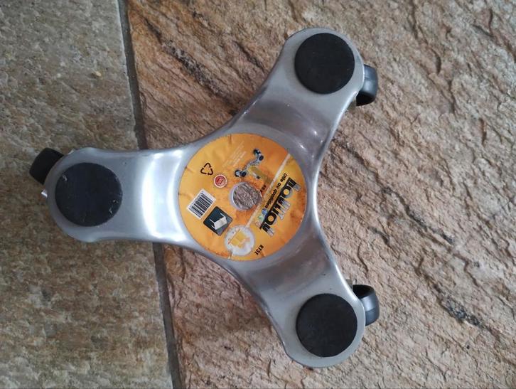 Driepoot wielen voor potplant, Doe-het-zelf en Verbouw, Zwenkwielen, Zo goed als nieuw, Ophalen of Verzenden