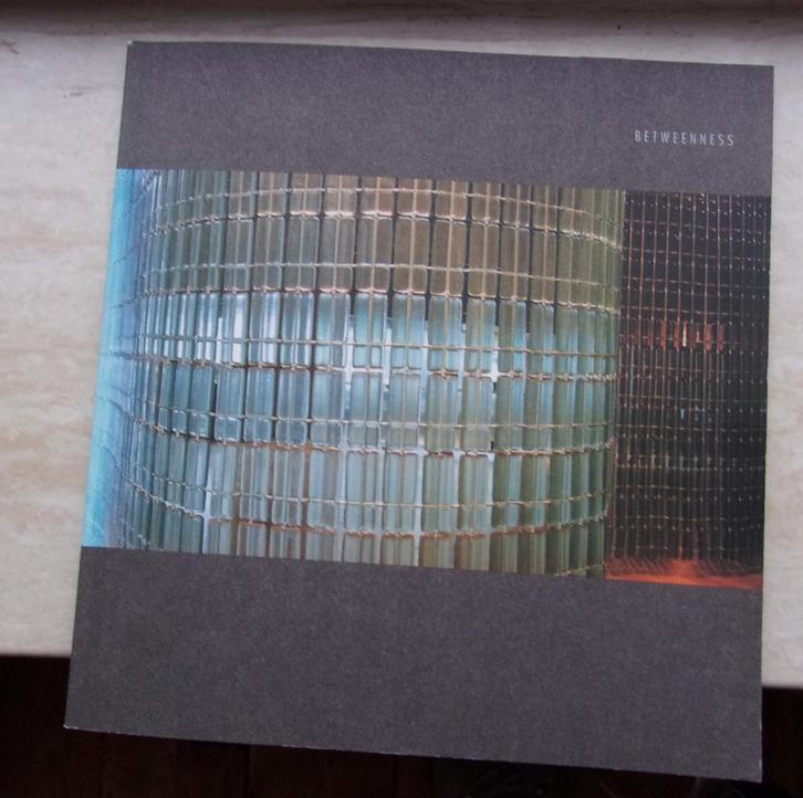 Betweenness Bullseye Glass Co., Boeken, Kunst en Cultuur | Beeldend, Gelezen, Overige onderwerpen, Ophalen of Verzenden