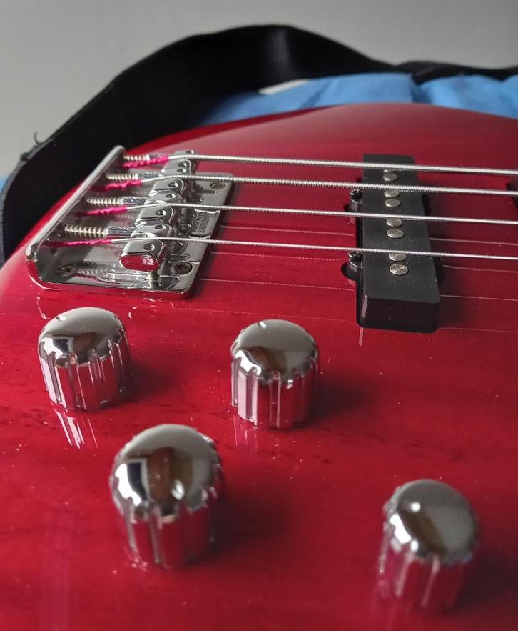 Ibanez GSR200 Gio SR Transparant Red elektrische basgitaar, Muziek en Instrumenten, Snaarinstrumenten | Gitaren | Bas, Zo goed als nieuw