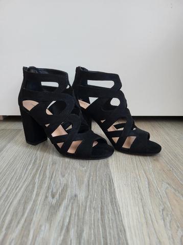 Mooi Zwarte Sandalen met Hak beschikbaar voor biedingen