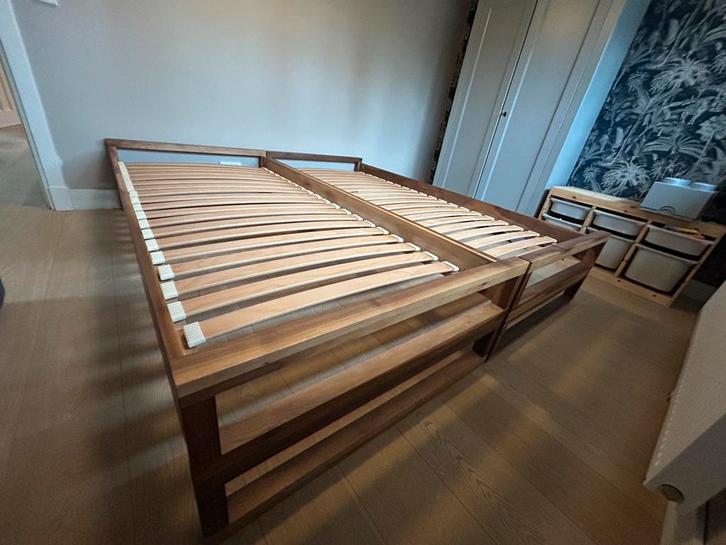 2x Zeitraum Single Bed - 90x200 - Walnoothout, Huis en Inrichting, Slaapkamer | Bedden, Zo goed als nieuw, Tweepersoons, 180 cm