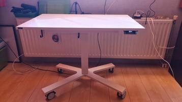 Electrische Zit Sta Tafel in perfecte staat beschikbaar voor biedingen
