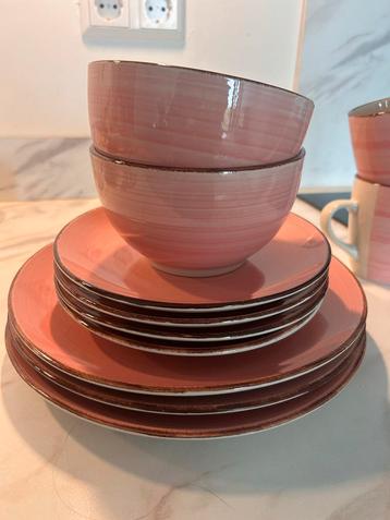 Roze Servies - Amsterdam beschikbaar voor biedingen
