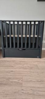 Zwarte TWF Bas Ledikant met Opberglade - Zo Goed Als Nieuw, Ophalen, Zo goed als nieuw, Ledikant