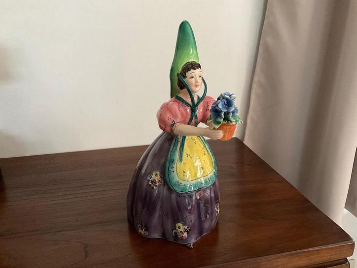 Oud Keramiek beeld dame met bloemen Italy, Antiek en Kunst, Antiek | Keramiek en Aardewerk, Ophalen of Verzenden