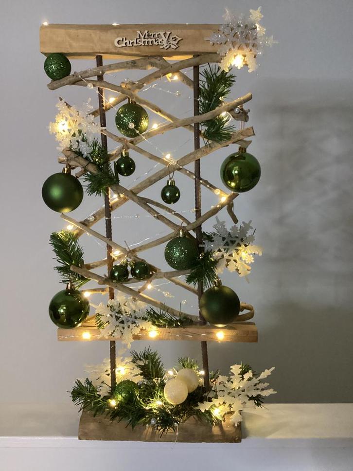 Prachtige kerststuk op houten rek met verlichtig 60 cm, Huis en Inrichting, Woonaccessoires | Zuilen en Pilaren, Nieuw, Ophalen of Verzenden