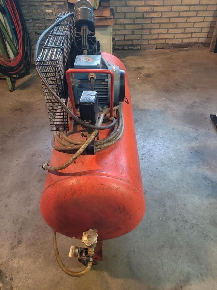 380V Compressor - Industrieel, Doe-het-zelf en Verbouw, Compressors, Gebruikt, 10 bar of meer, 100 liter of meer, 400 tot 800 liter/min