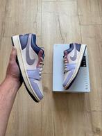 Nike Air Jordan 1 Low Pastel Purple (EU 44), Kleding | Heren, Schoenen, Overige kleuren, Nieuw, Ophalen of Verzenden, Sneakers of Gympen