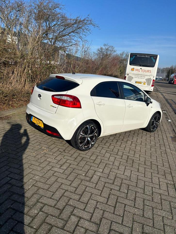 Kia Rio 1.2 I 5DRS 2013 Wit, Auto's, Kia, Bedrijf, Rio, Airbags, Airconditioning, Apple Carplay, Bluetooth, Centrale vergrendeling