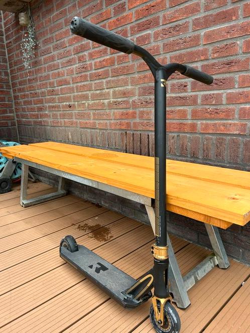 RSI Invictus Gold Rush step zwart goud stuntstep, Fietsen en Brommers, Steps, Gewone step, Ophalen of Verzenden