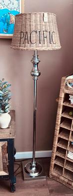 Zilveren vloerlamp met Riviera maison kap, Huis en Inrichting, Lampen | Vloerlampen, Ophalen, Zo goed als nieuw, 150 tot 200 cm
