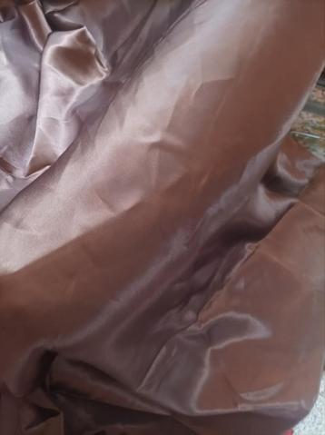 Lapjes stof beschikbaar voor biedingen