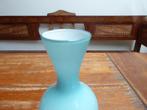 Sierlijk opaline vaasje in blauw, 24 cm., Italie, Antiek en Kunst, Ophalen of Verzenden