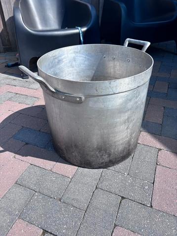Kookpan groot beschikbaar voor biedingen