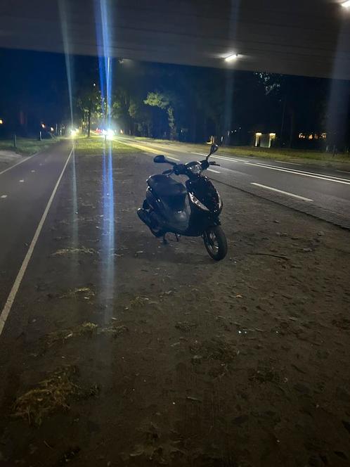 Zip 50cc 4t malossi, Fietsen en Brommers, Scooters | Piaggio, Zo goed als nieuw, Zip, Maximaal 45 km/u, Benzine, Ophalen