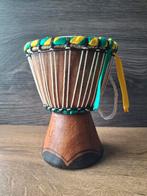 Mooie kleine houten djembé met mooi geluid
Onderaan beschild, Muziek en Instrumenten, Ophalen of Verzenden, Zo goed als nieuw