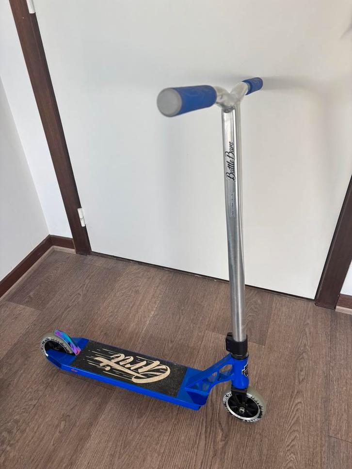 Stuntstep Grit Tremor, Fietsen en Brommers, Steps, Zo goed als nieuw, Kickbike, Ophalen of Verzenden