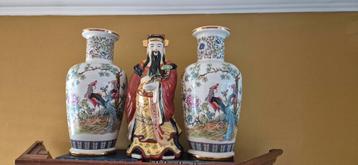 Twee mooie grote chinese vazen en een beeld beschikbaar voor biedingen