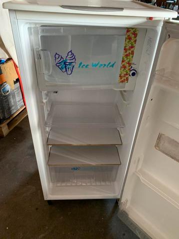 Koelkast met vriesvak (gedeeltelijk werkend) beschikbaar voor biedingen