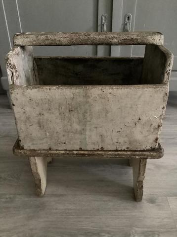 Brocante oude hengselbak beschikbaar voor biedingen