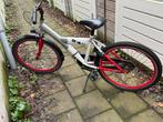 Leuke kinderfiets met rode wielen, Fietsen en Brommers, Fietsen | Jongens, Ophalen of Verzenden, Gebruikt, 24 inch, Handrem