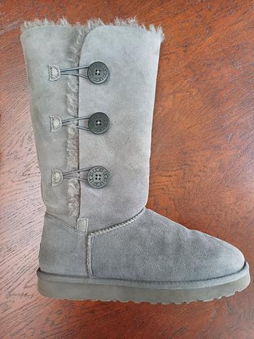 UGG tall boots beschikbaar voor biedingen