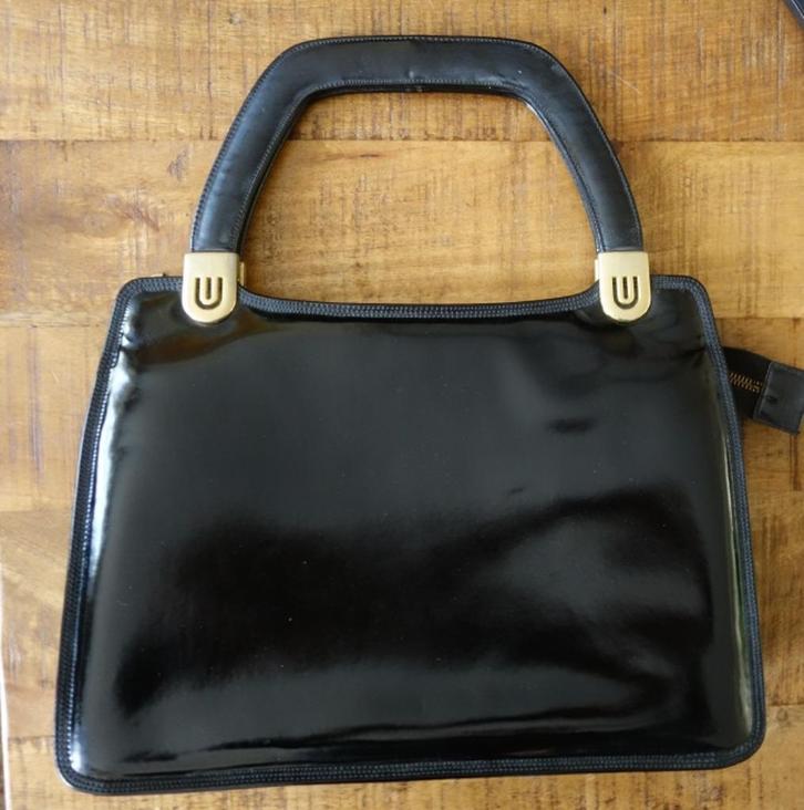 Zwarte leren / lak handtas en hoge hengsels., Sieraden, Tassen en Uiterlijk, Tassen | Damestassen, Gebruikt, Handtas, Zwart, Ophalen of Verzenden