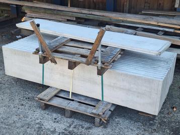 Betonplaten beschikbaar voor biedingen
