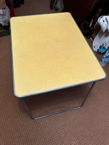 Vintage Kampeertafeltje - Retro Stijl beschikbaar voor biedingen