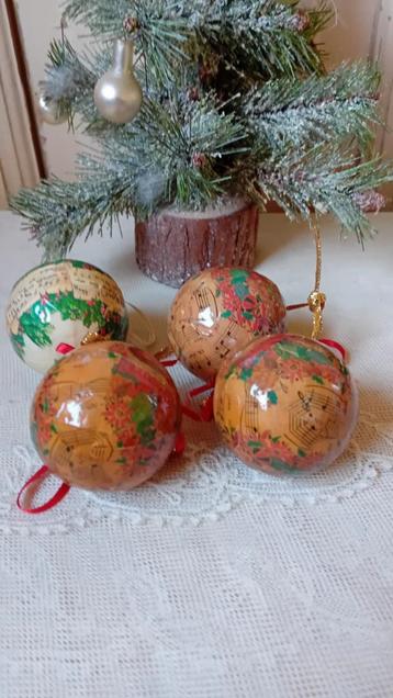 Kerstballen  beschikbaar voor biedingen