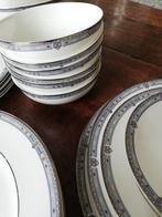 6 pers. Royal Canterbury Maya, grijs/paarse decorrand zilver, Huis en Inrichting, Keuken | Servies, Compleet servies, Wedgwood