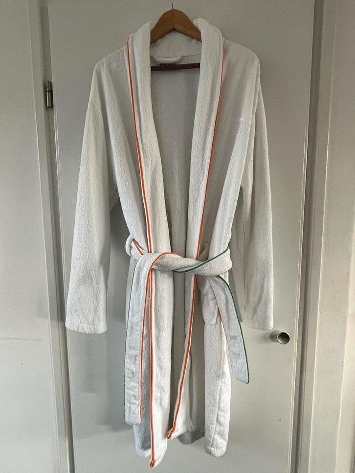 Witte badjas Postcodeloterij met oranje/groene bies, Kleding | Dames, Overige Dameskleding, Zo goed als nieuw, Ophalen of Verzenden