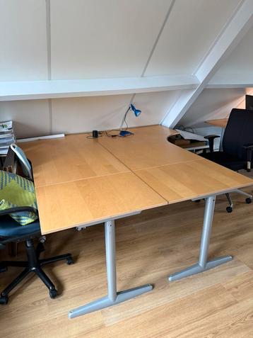 Hoekbureaus 2,20x 80 (breedte hoek=1,20) beschikbaar voor biedingen