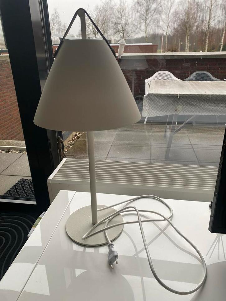 Witte Tafellamp met Schakelaar, Huis en Inrichting, Lampen | Hanglampen, Zo goed als nieuw, 50 tot 75 cm, Metaal, Ophalen of Verzenden