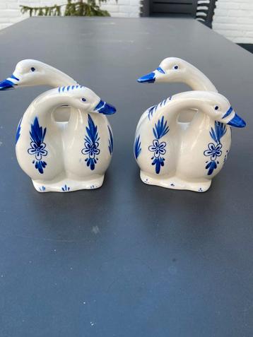 Delfts blauwe bloempotjes. beschikbaar voor biedingen