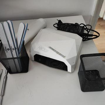 spullen voor nagelstudio beschikbaar voor biedingen