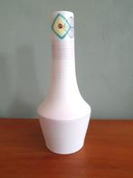 vintage vaas Tiko Gouda - 1027 Majola - 24cm hoog, Wit, Aardewerk of Porselein, Ophalen of Verzenden, Zo goed als nieuw
