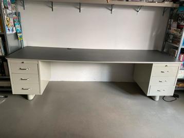 Bureau, Ahrend, staal beschikbaar voor biedingen