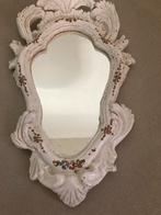 Porseleinen Italiaanskuifspiegeltje. Wit met decoatie van, Antiek en Kunst, Antiek | Porselein, Ophalen of Verzenden