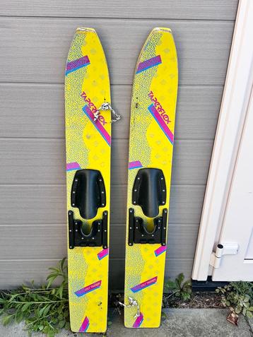 Kinder waterski’s beschikbaar voor biedingen