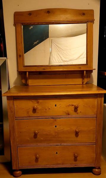 Oud-grenen commodekast met spiegel beschikbaar voor biedingen