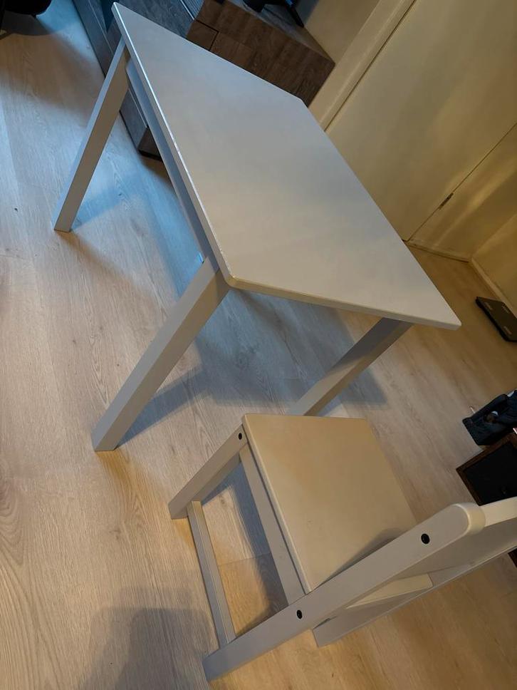 Kindertafel met stoel - Grijs, Kinderen en Baby's, Kinderkamer | Tafels en Stoelen, Zo goed als nieuw, Tafel(s) en Stoel(en), Ophalen of Verzenden