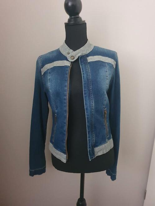 Leuk Geisha spijkerjasje met ronde hals, Maat: S, Kleding | Dames, Spijkerbroeken en Jeans, Zo goed als nieuw, Overige jeansmaten